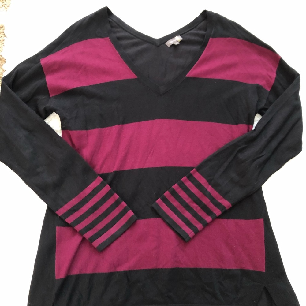 Vince Camuto black & burgundy tunic top, size M